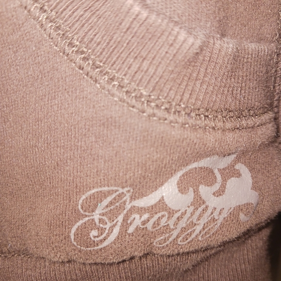 Cozy Brown Women's Sweater with Embroidered Detail - Picture 2 of 6